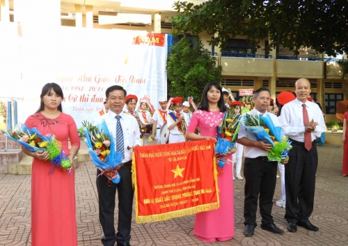 Trường THCS Phạm Hồng Thái <span class=