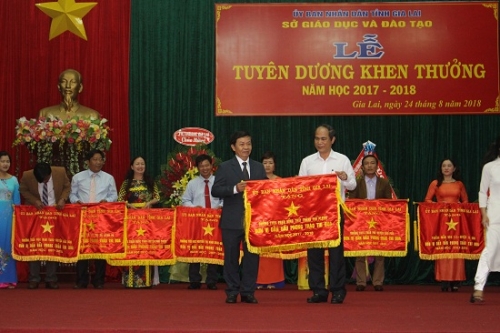 Trường THCS Phạm Hồng Thái đơn vị dẫn đầu  phong trào thi đua yêu nước năm <span class=