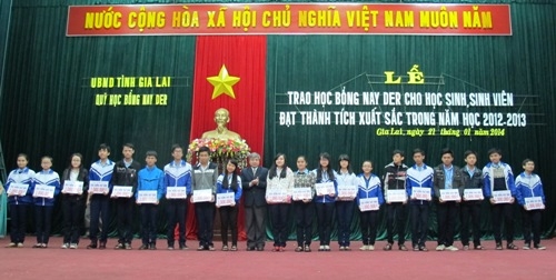Danh sách học sinh nhận học bổng Nay der Trường THCS Phạm Hồng Thái 2012-2013