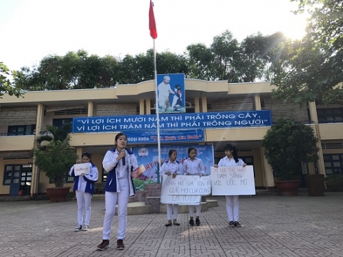 Trường THCS Phạm Hồng Thái hưởng ngày sách Việt nam năm 2018