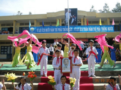 Trường THCS Phạm Hồng Thái đạt chuẩn quốc gia