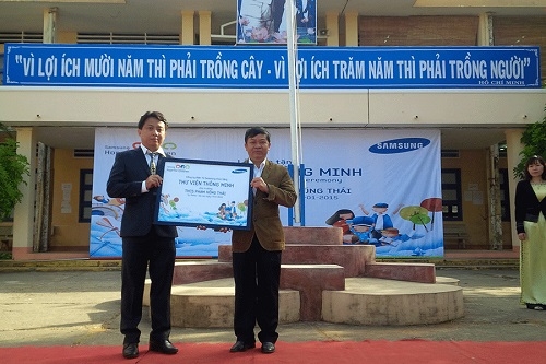 Trường THCS Phạm Hồng Thái tổ chức lễ trao nhận " Thư viện thông minh"